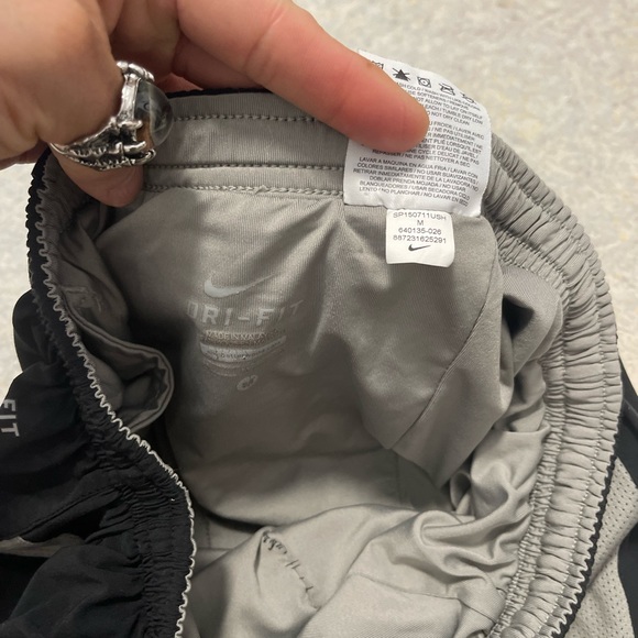 EUC Boy’s Size Medium Nike Dri-fit Flex Stride Drawstring Running Shorts Black - Picture 8 of 9